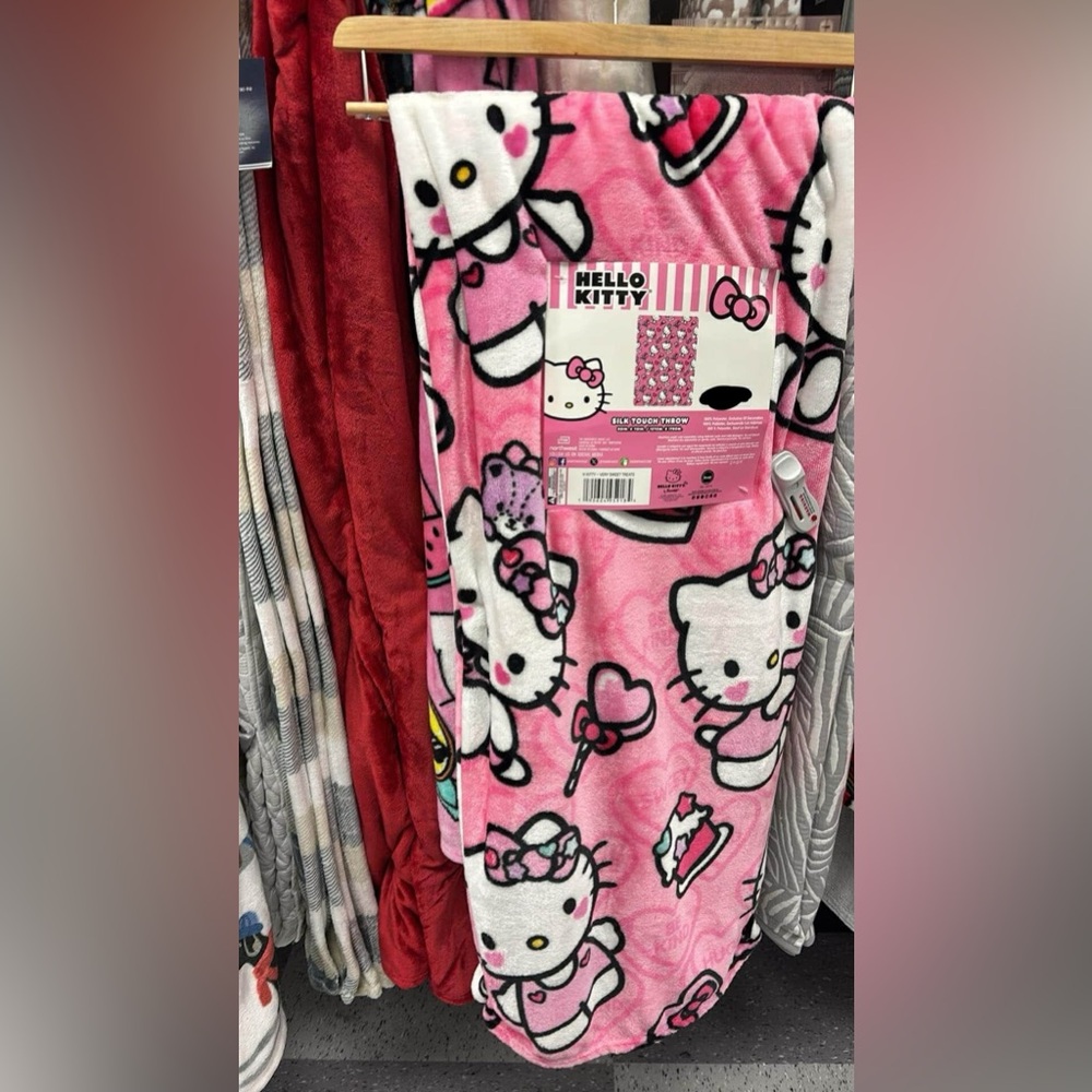 Hello kitty valentines blanket Rare chum sweet treats